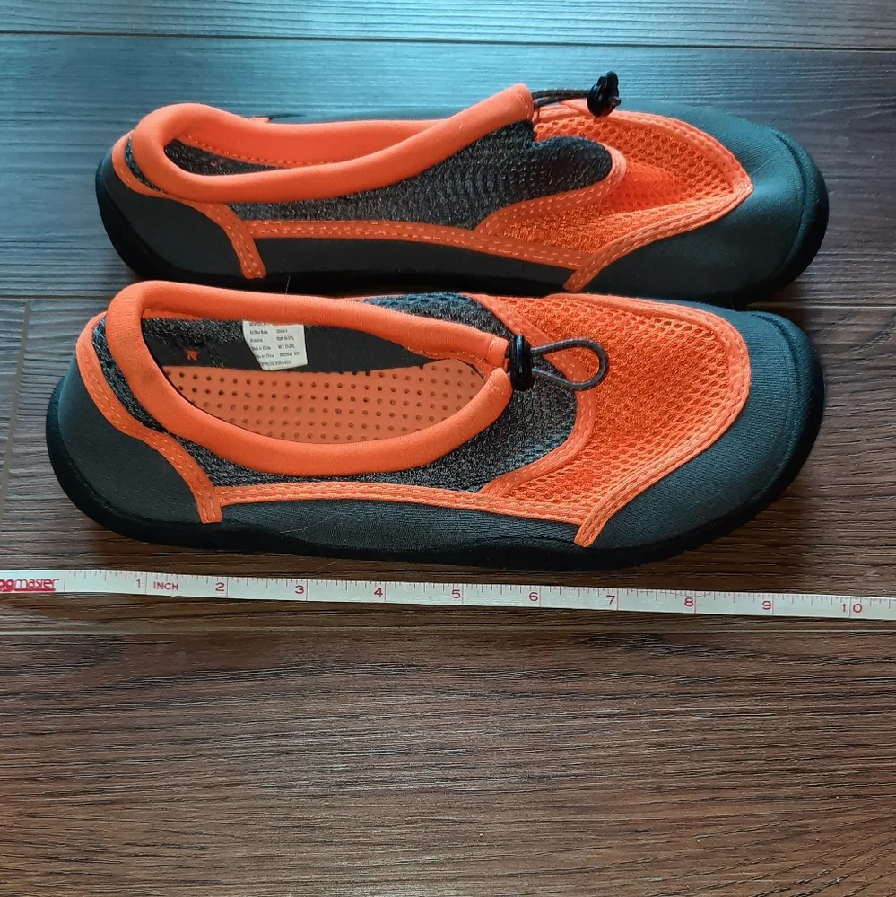 Wonder Nation Big Kid Water Shoes size 4-5
